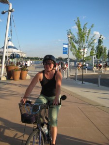 Kelli Kavanaugh leads a Wheelhouse Detroit bike tour IMG_2803